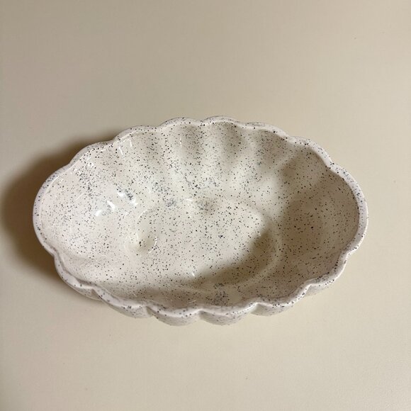 Vtg Oval  Planter 907 USA color White - Picture 4 of 7